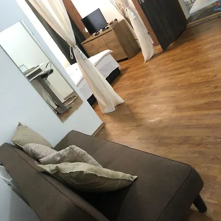 Luxury Zelny Trh 11 *