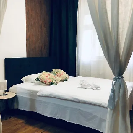 Luxury Zelny Trh 11 *